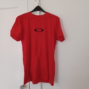 Oakley men's Basic Icon t shirt Red M